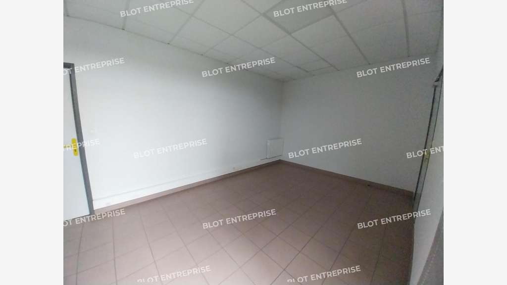 A louer local d'activités 326m² à Pontivy D768