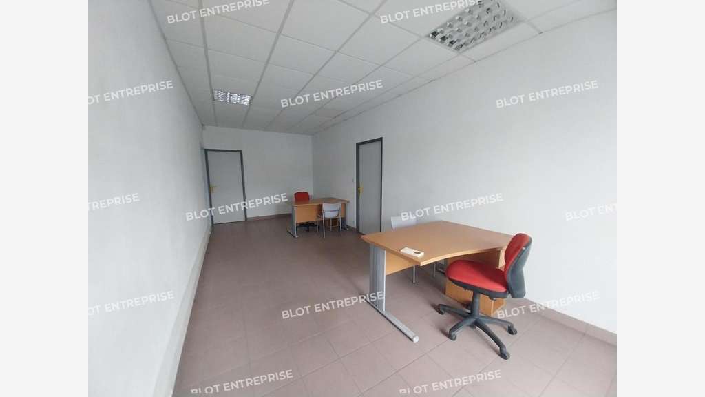A louer local d'activités 230m² à Pontivy D768