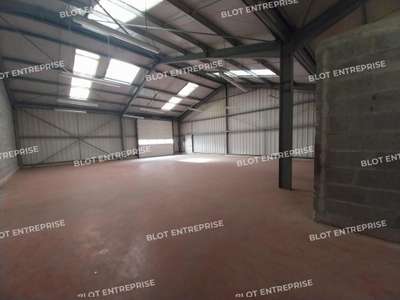 Location Locaux d'activités - Entrepôts à Pontivy