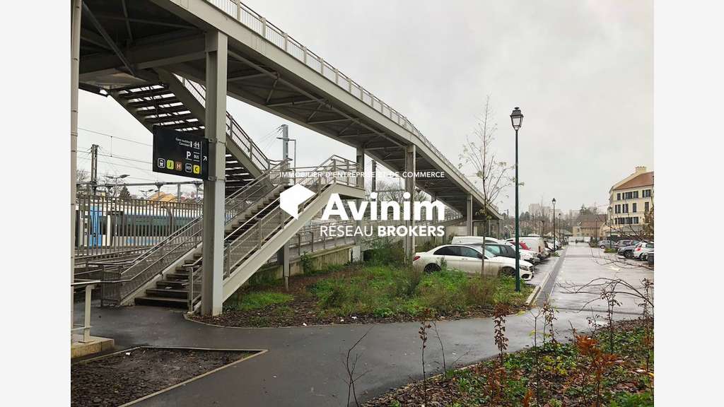 Local neuf 122m² en centre ville de Pontoise