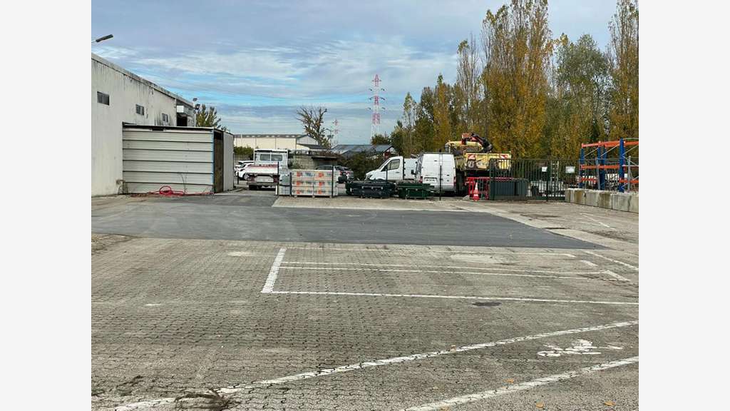 A louer local d'activité 380m² à Pontpoint ZI Moru