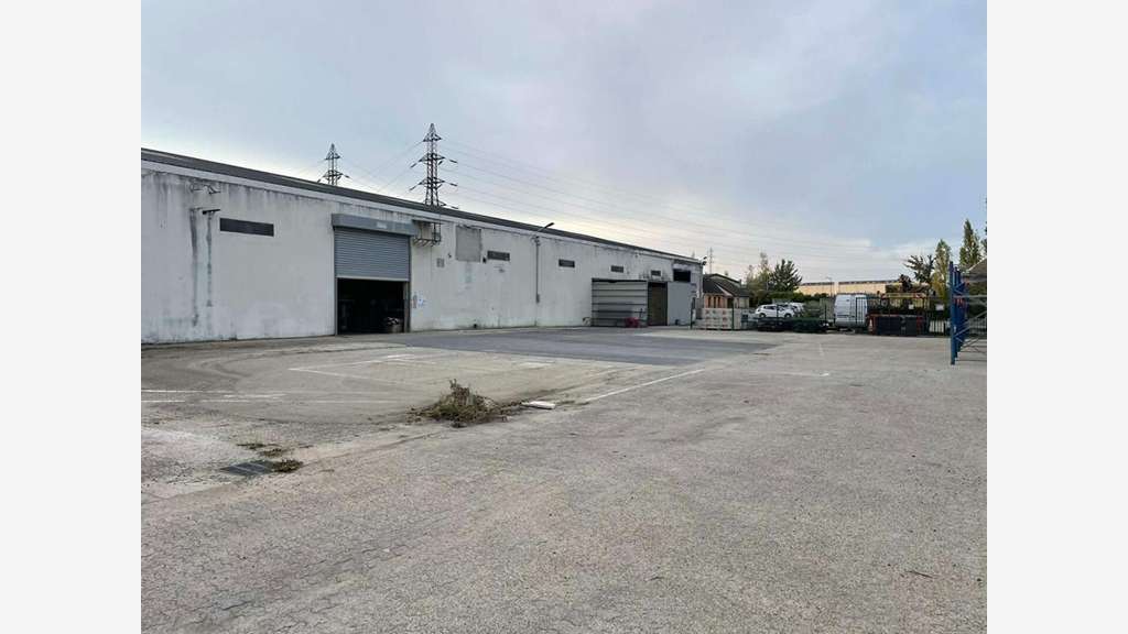 A louer local d'activité 380m² à Pontpoint ZI Moru