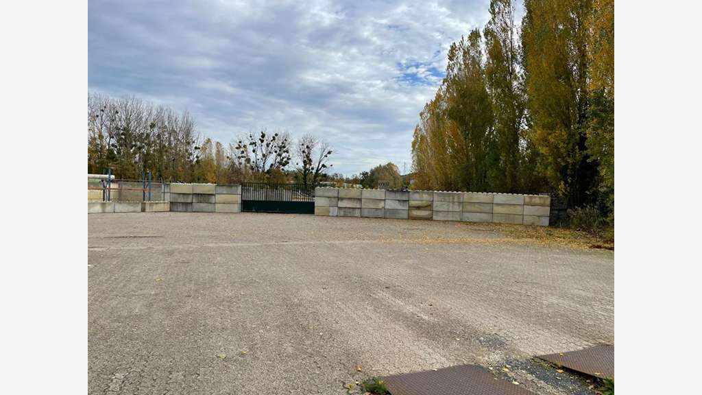 A louer local d'activité 380m² à Pontpoint ZI Moru