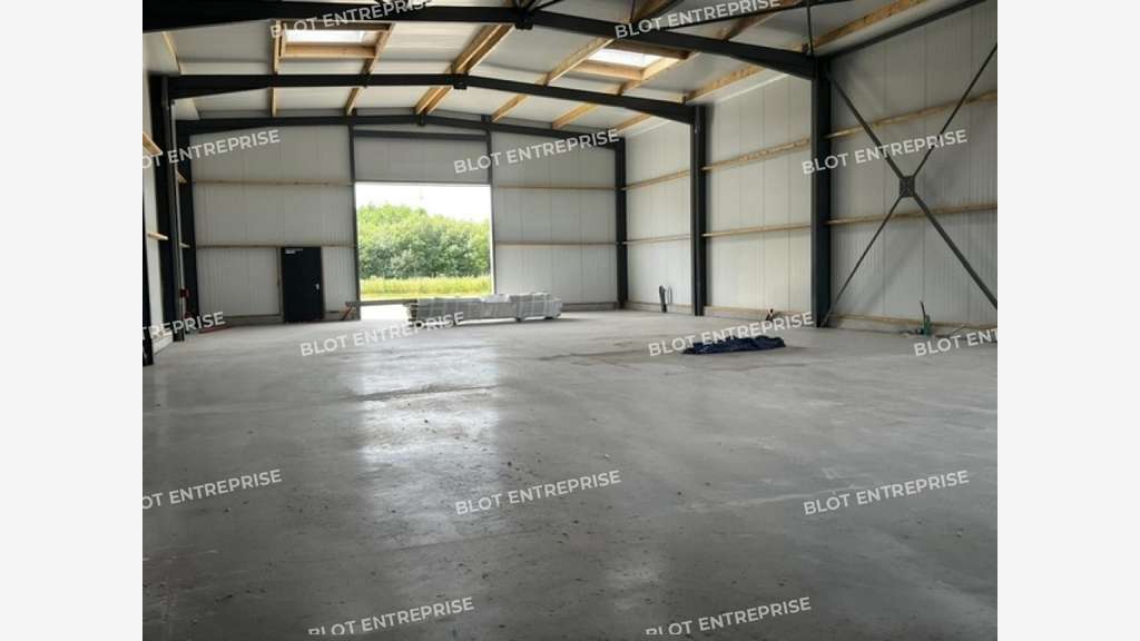 A louer locaux activités 363m² sur 2.7ha à Pordic