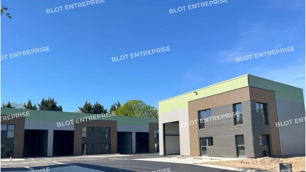 A louer locaux d'activités de 311m² en ZAC Pornic