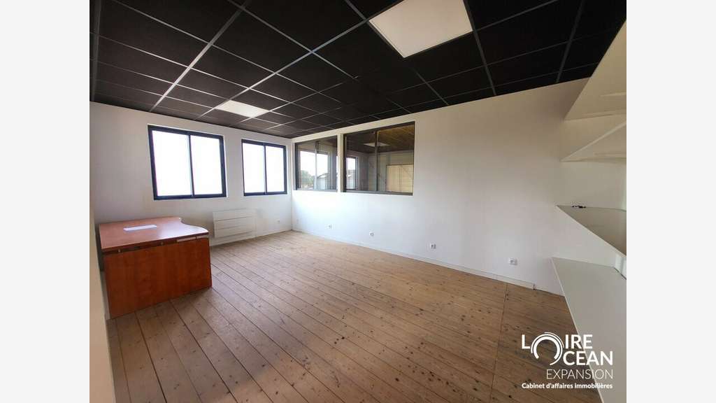 A louer local 150m² zone de la Blavetière à Pornic