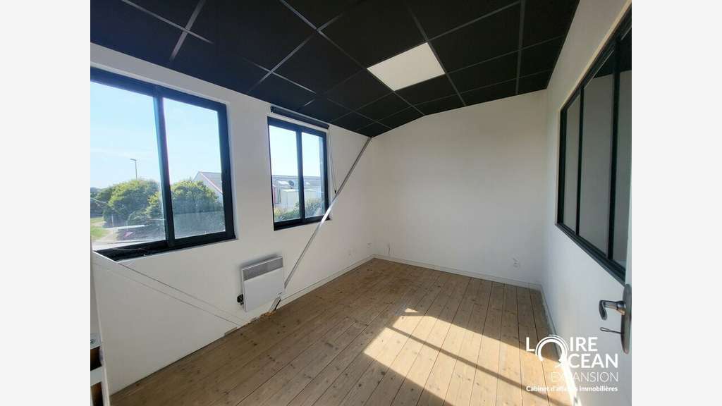 A louer local 150m² zone de la Blavetière à Pornic