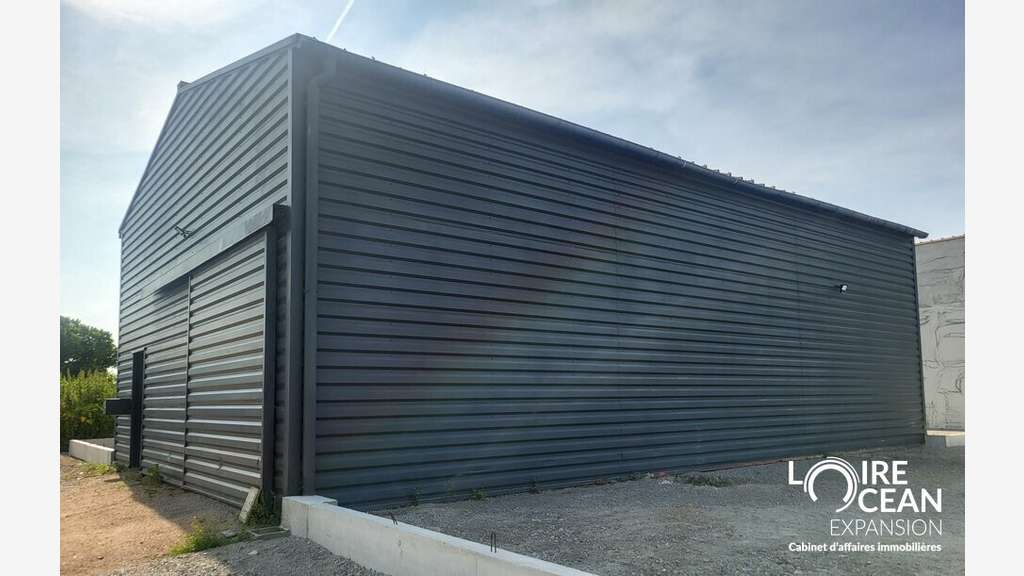 A louer local 150m² zone de la Blavetière à Pornic