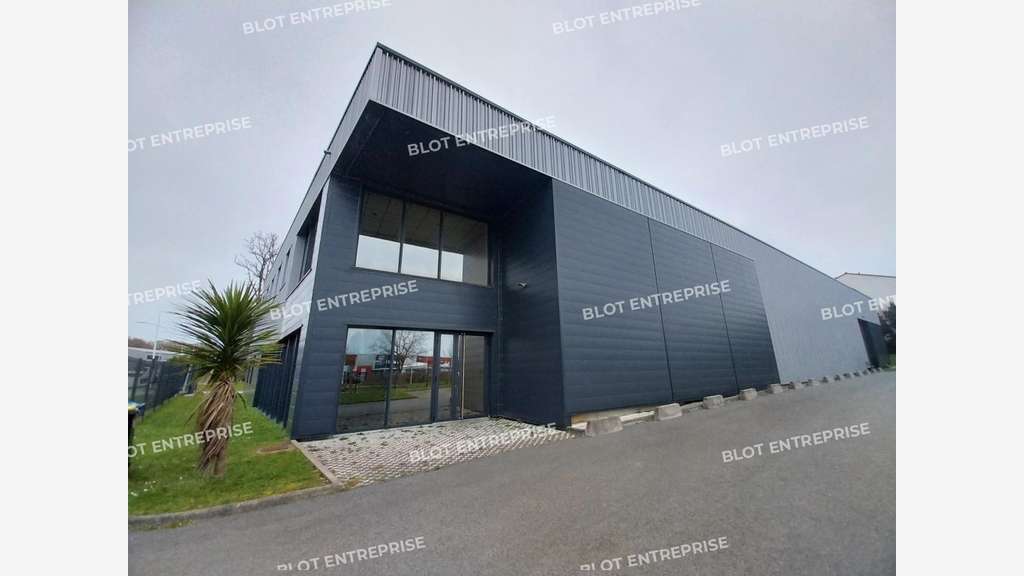 A louer locaux d'activités de 1 327m² à Pornichet
