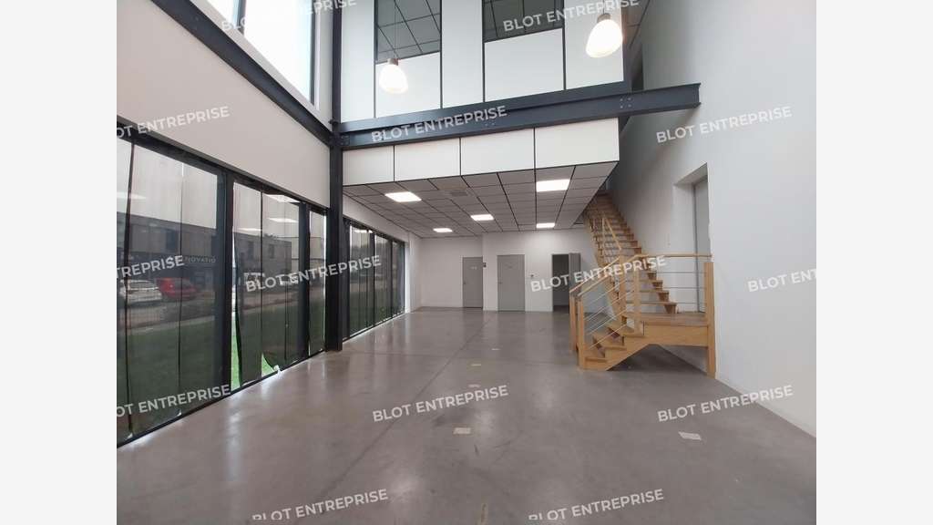 A louer locaux d'activités de 1 327m² à Pornichet