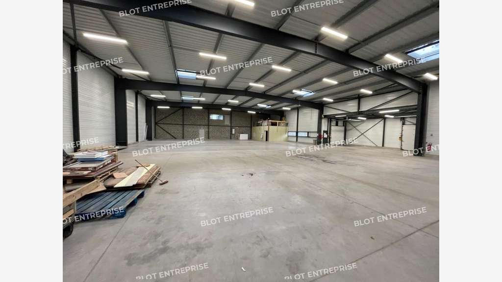A louer locaux d'activités de 1 327m² à Pornichet