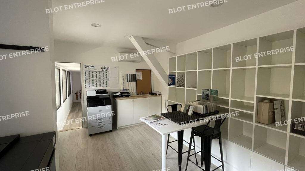 A vendre/à louer locaux 975m² à Pornichet