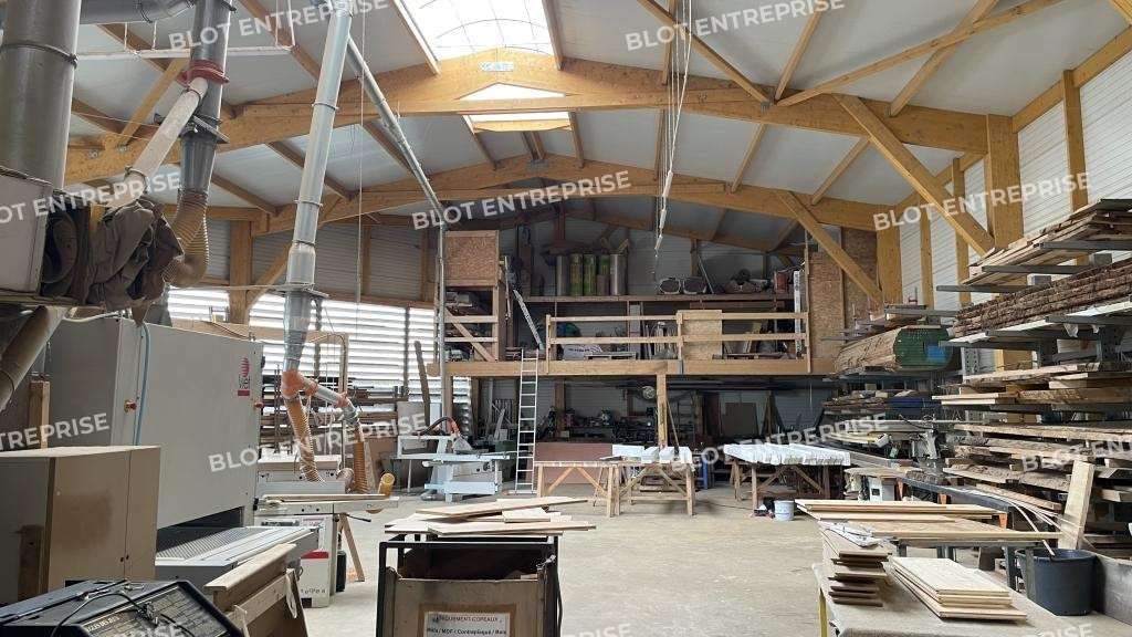 A vendre/à louer locaux 975m² à Pornichet