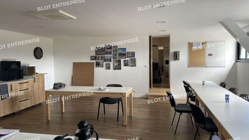 A vendre/à louer locaux 975m² à Pornichet