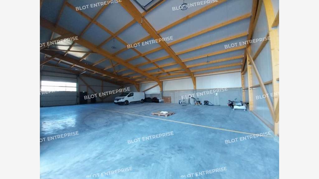 A louer locaux 400m² zone Atlantique à Pornichet
