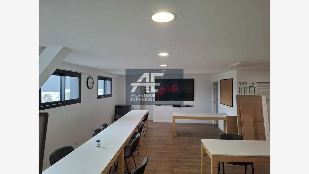A louer local d'activité 975m² à Pornichet