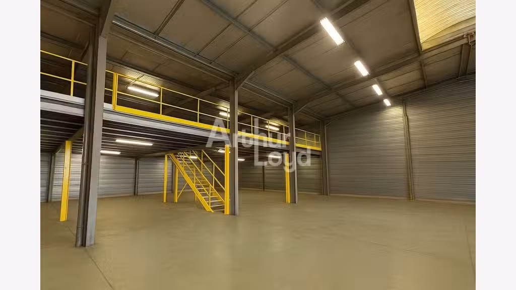 Entrepôt 1500m² à louer à Porte-de-Savoie