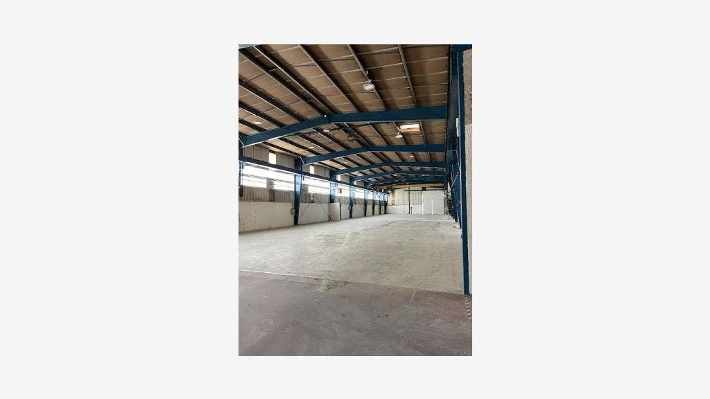 A louer local industriel 5500m² que 1ha à Portes