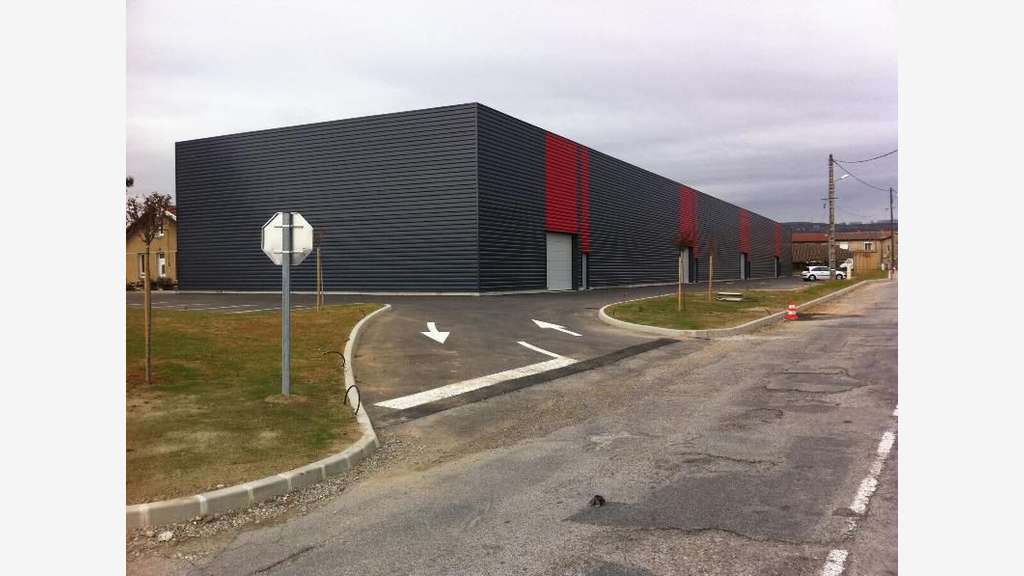 Entrepôt à louer sortie d'autoroute Valence Sud