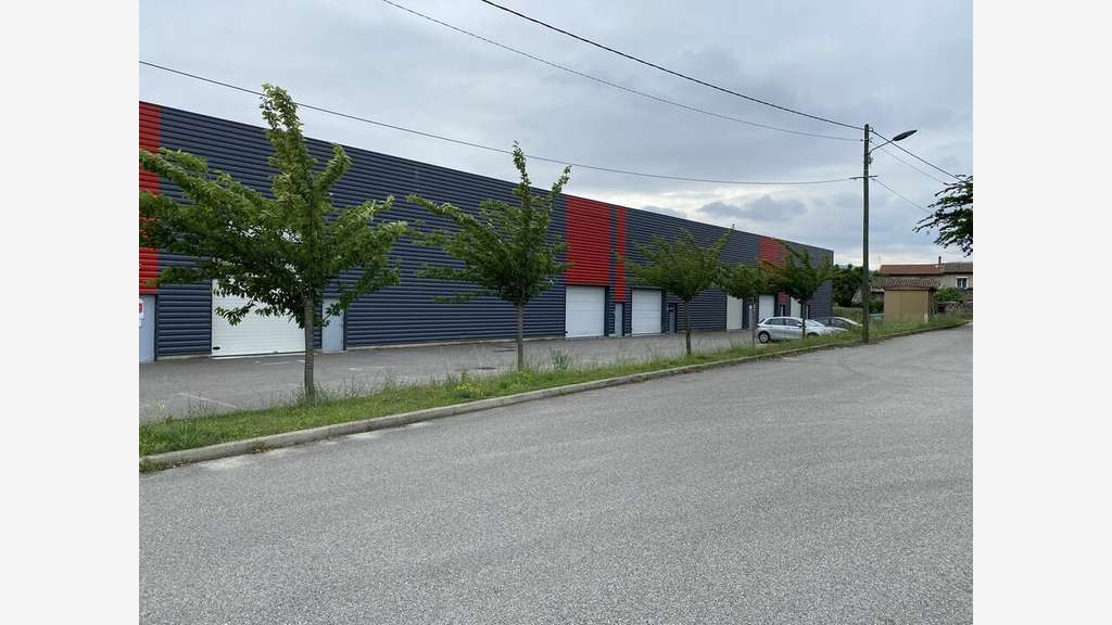 Entrepôt à louer sortie d'autoroute Valence Sud