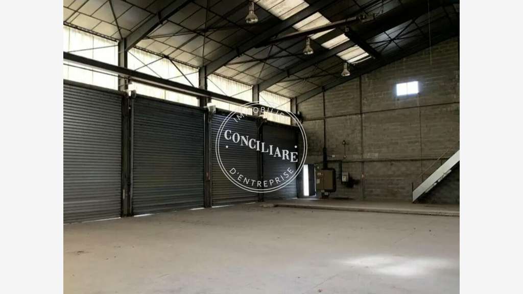 Entrepôt 675m² à louer à Portet-sur-Garonne A64