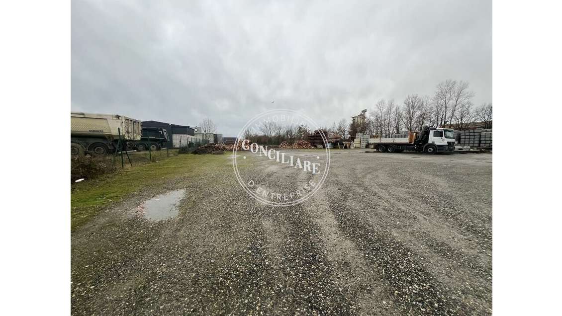 Entrepôt 675m² à louer à Portet-sur-Garonne A64