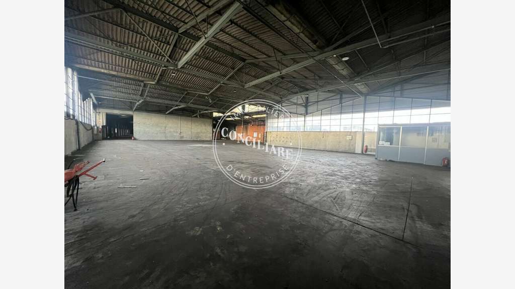 Location entrepôt 1200m² à Portet sur Garonne 