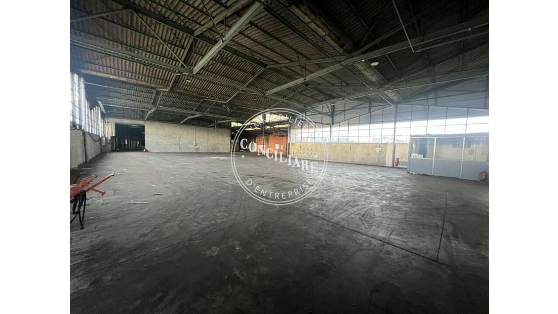 Location entrepôt 1200m² à Portet sur Garonne 