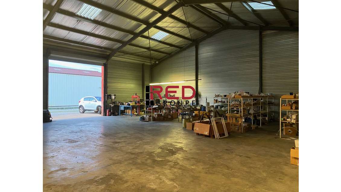 Entrepôt 335m² à louer zone artisanale Pourrières