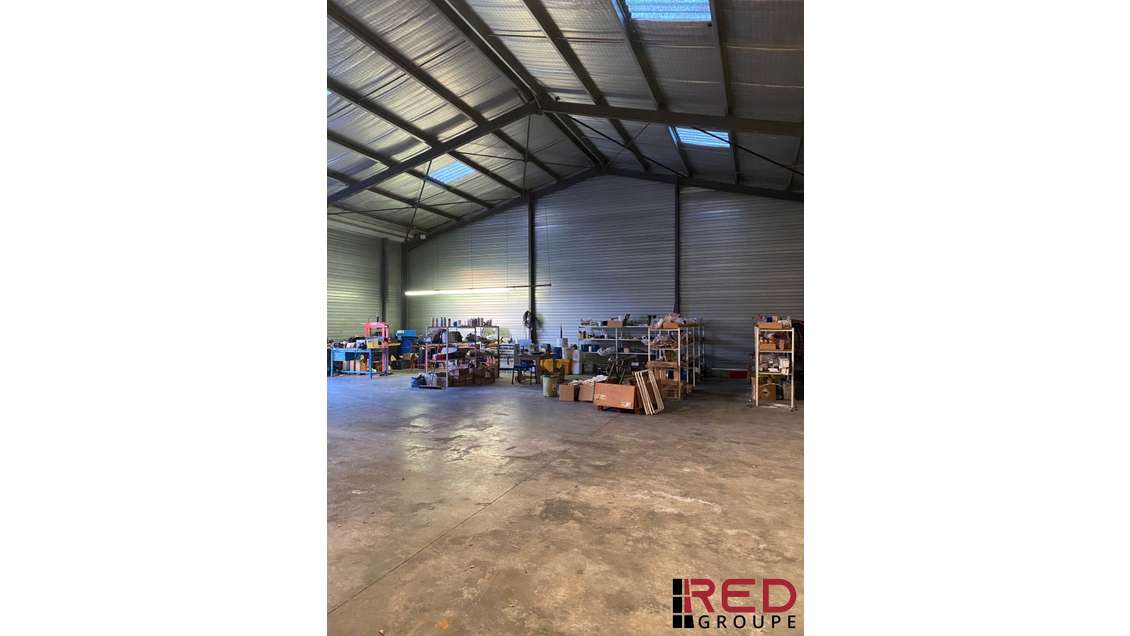 Entrepôt 335m² à louer zone artisanale Pourrières