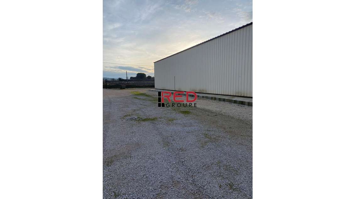 Entrepôt 335m² à louer zone artisanale Pourrières