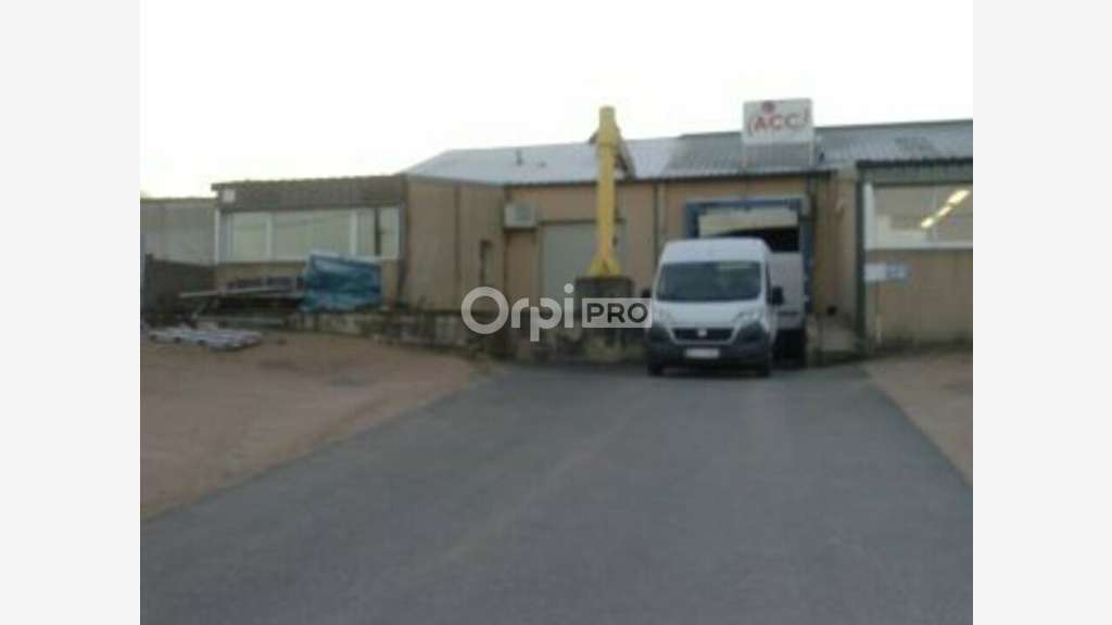 Entrepôt à louer sortie voie express à Prémilhat
