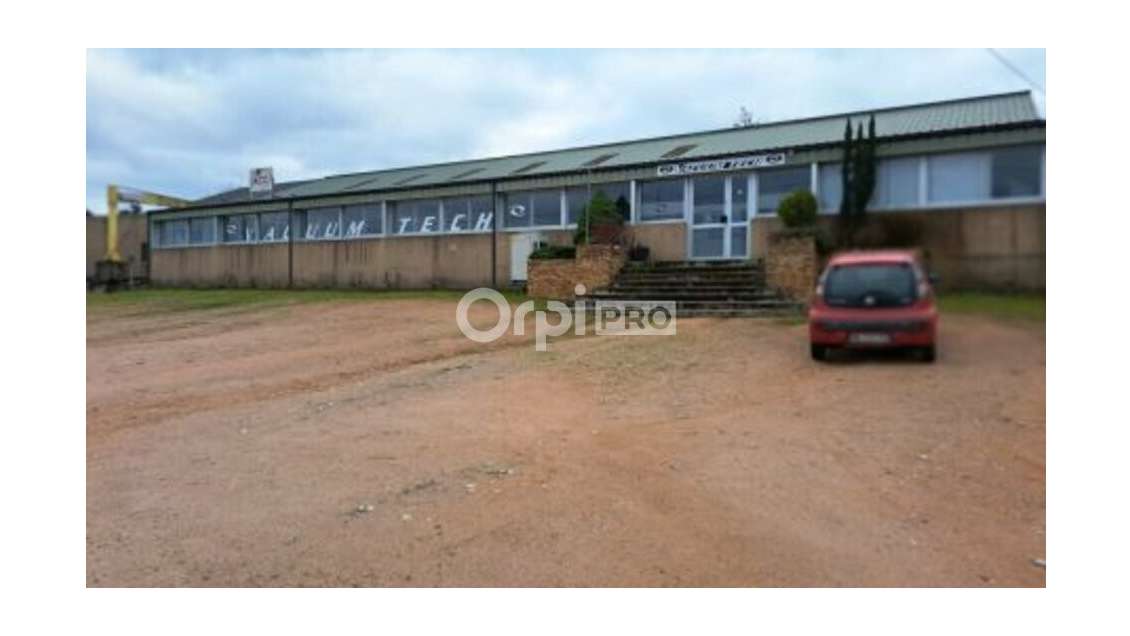 Entrepôt à louer sortie voie express à Prémilhat