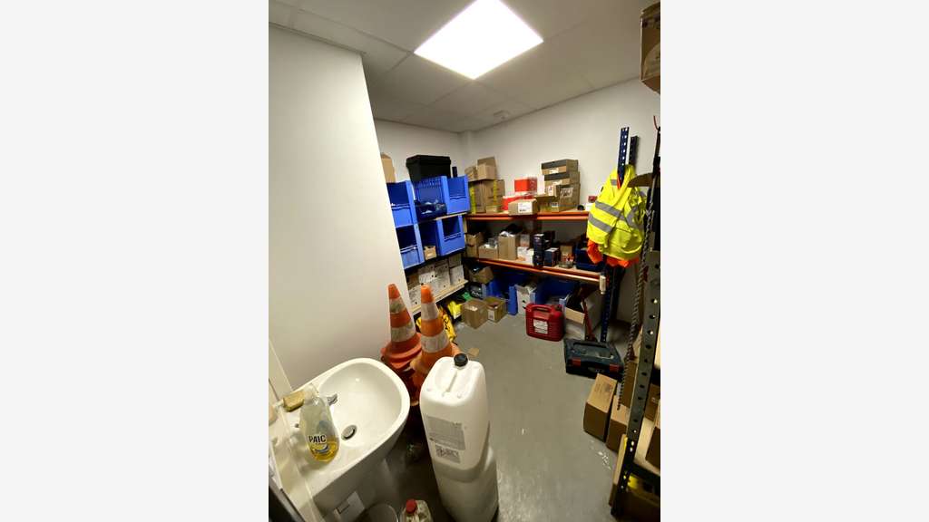 A louer local d'activité de 1.125m² à Prinquiau