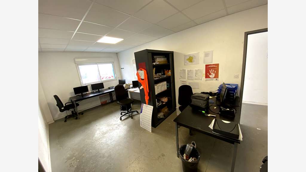 A louer local d'activité de 1.125m² à Prinquiau