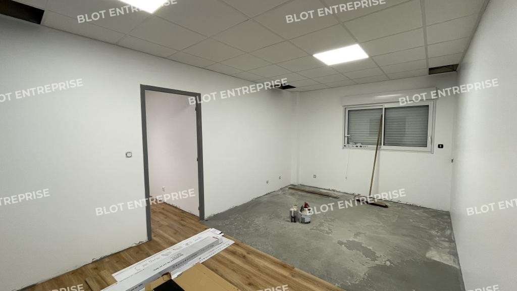 A louer locaux d'activités de 1 125m² à Prinquiau