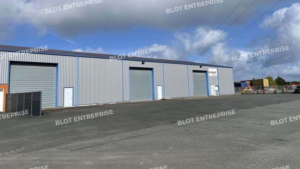 A louer locaux d'activités de 1 125m² à Prinquiau