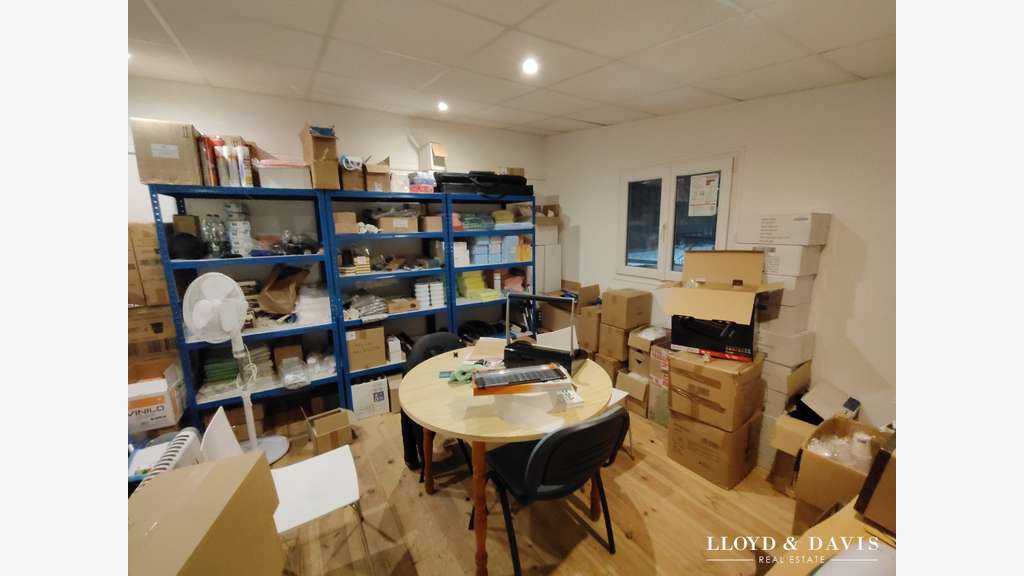 Entrepôt moderne 90m² à louer à Privas