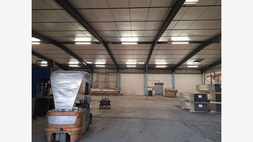 Vente entrepôt de 878m² à Puget-sur-Argens