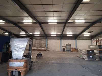 Location Locaux d'activités - Entrepôts à Puget-sur-Argens