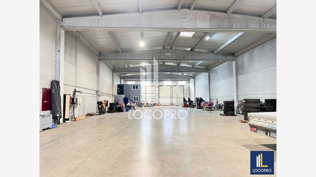 A louer local d'activité 870m² ZA Puget-sur-Argens