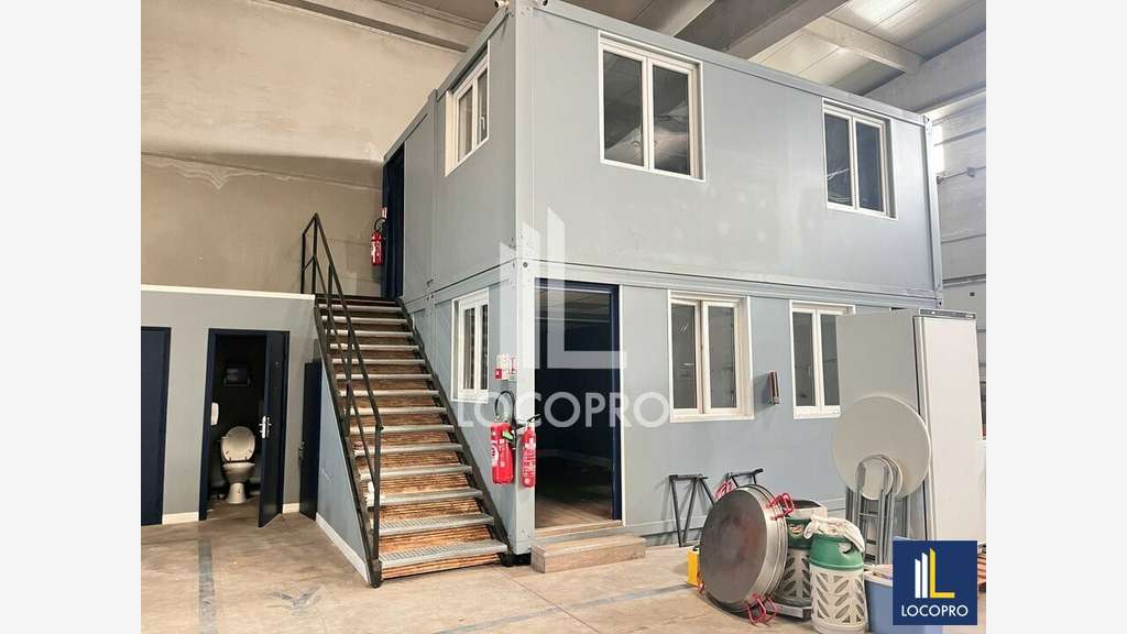 A louer local d'activité 870m² ZA Puget-sur-Argens