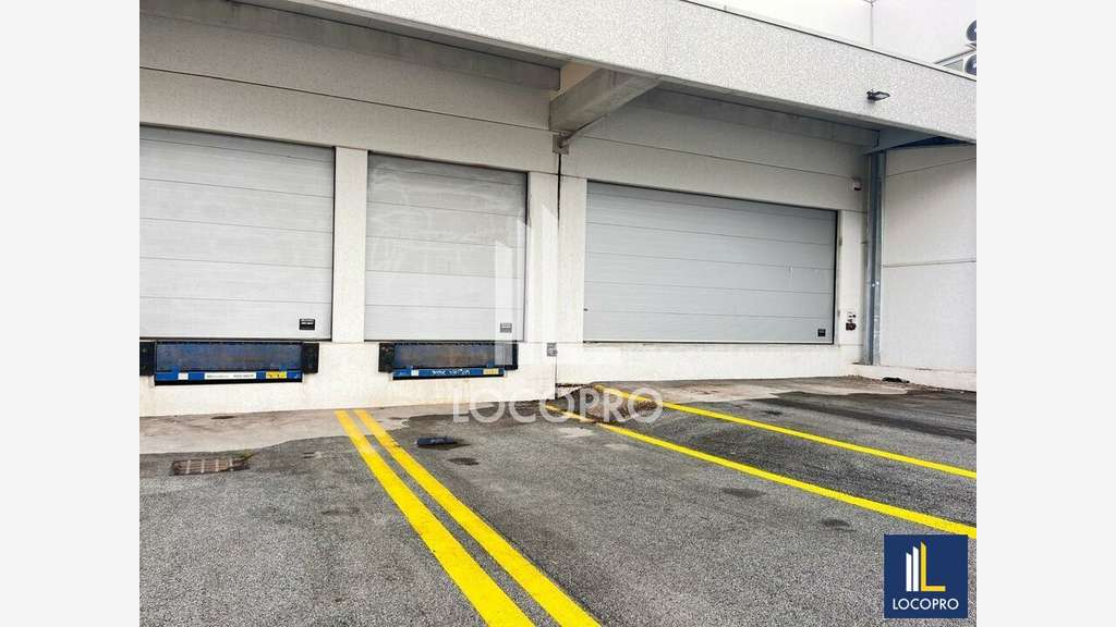 A louer local d'activité 870m² ZA Puget-sur-Argens
