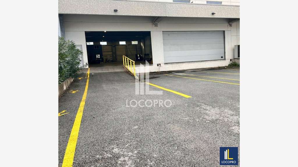 A louer local d'activité 870m² ZA Puget-sur-Argens