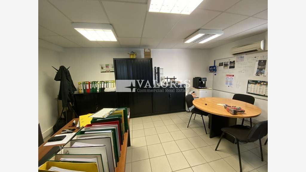 Local à louer ZI Mariage et Bruyères de Pusignan