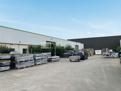 Location Locaux d'activités - Entrepôts à Pusignan