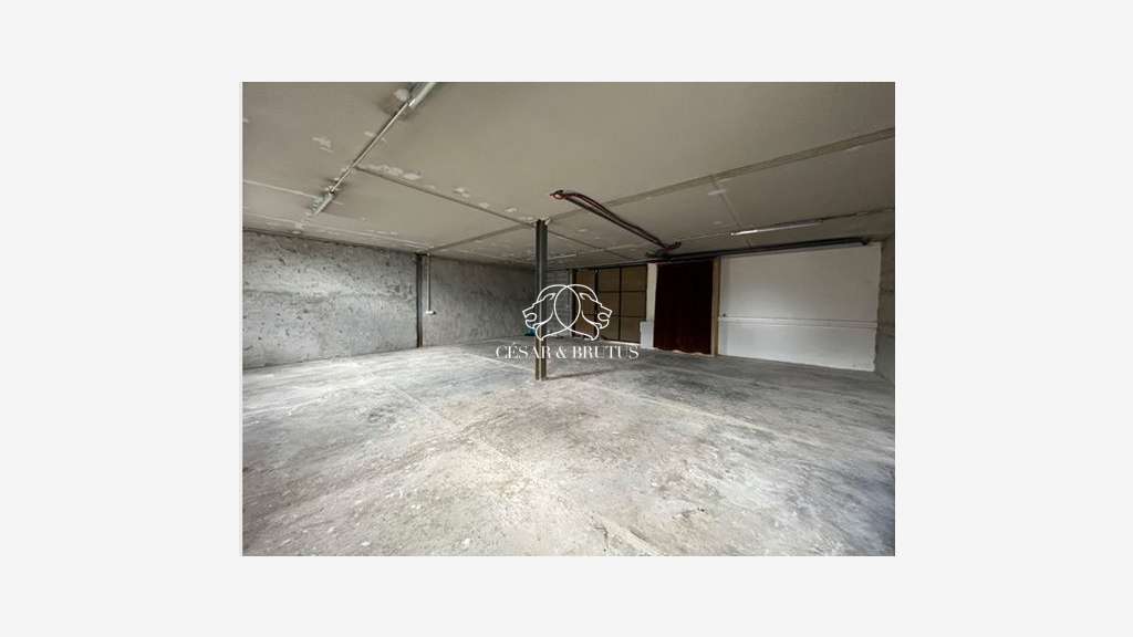 A louer local d'activité de 180m² Est lyonnais