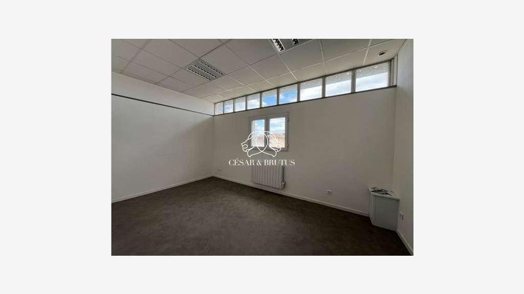 A louer local d'activité de 180m² Est lyonnais
