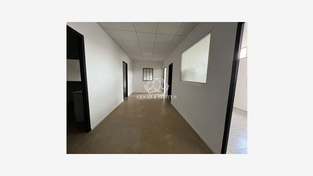 A louer local d'activité de 180m² Est lyonnais