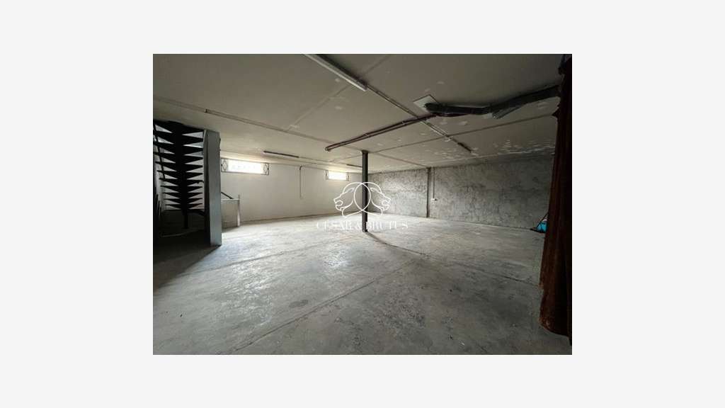 A louer local d'activité de 180m² Est lyonnais